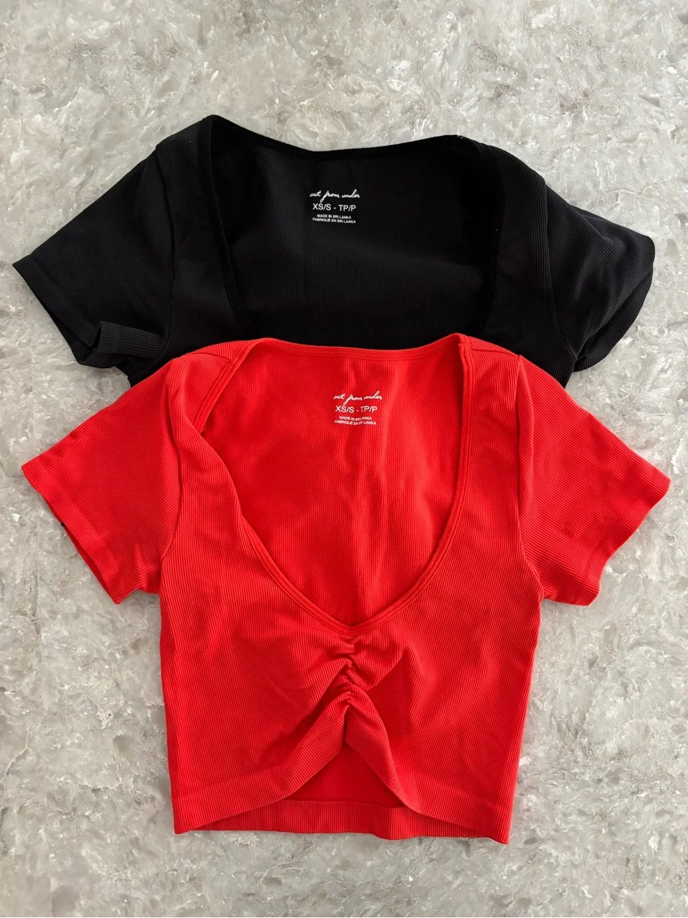 Women’s Ribbed Twist-Front Crop Top Out From Under- Red and black 2 pack